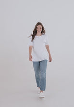 Laden und Abspielen von Videos im Galerie-Viewer, Unisex Organic Cotton T-Shirt Stanley Stella STTU755.mp4
