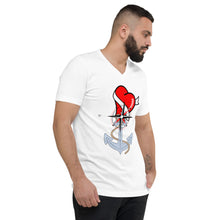 Lade das Bild in den Galerie-Viewer, Kurzärmeliges Unisex-T-Shirt mit V-Ausschnitt
